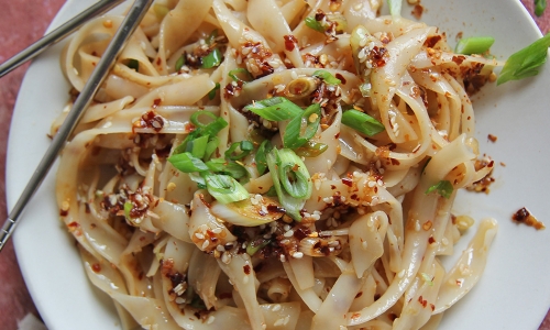 10 Minute Garlic Chili Noodles